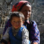 Les femmes sont encore habillées avec des tenues traditionnelles