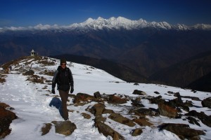 Il est heureux de marcher dans la neige le coco !!!