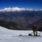 Elle est heureuse de marcher dans la neige la cocotte !