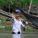 Une petite toilette dans le Mékong